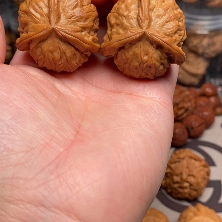 文玩核桃吊坠石门元宝奔