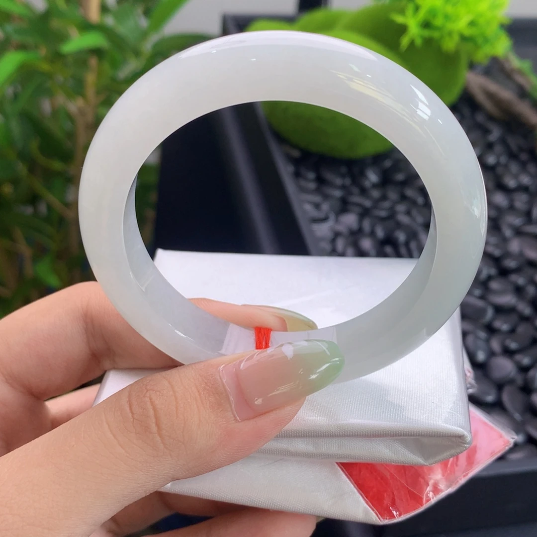 翡翠未镶嵌手镯淡淡底色正圈6