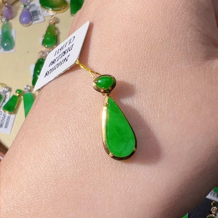 翡翠颈饰18K金镶嵌翡翠