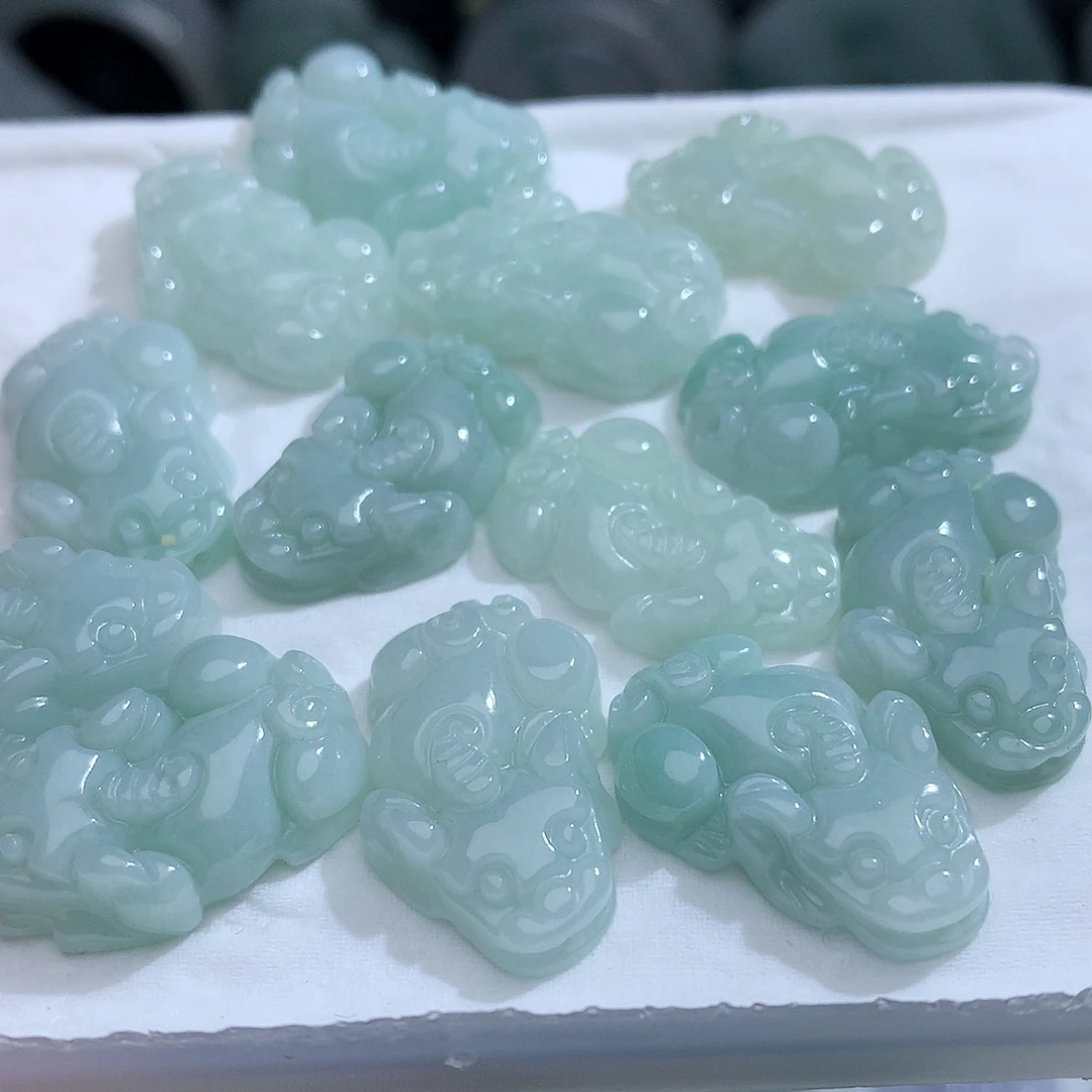 翡翠未镶嵌颈饰发2个