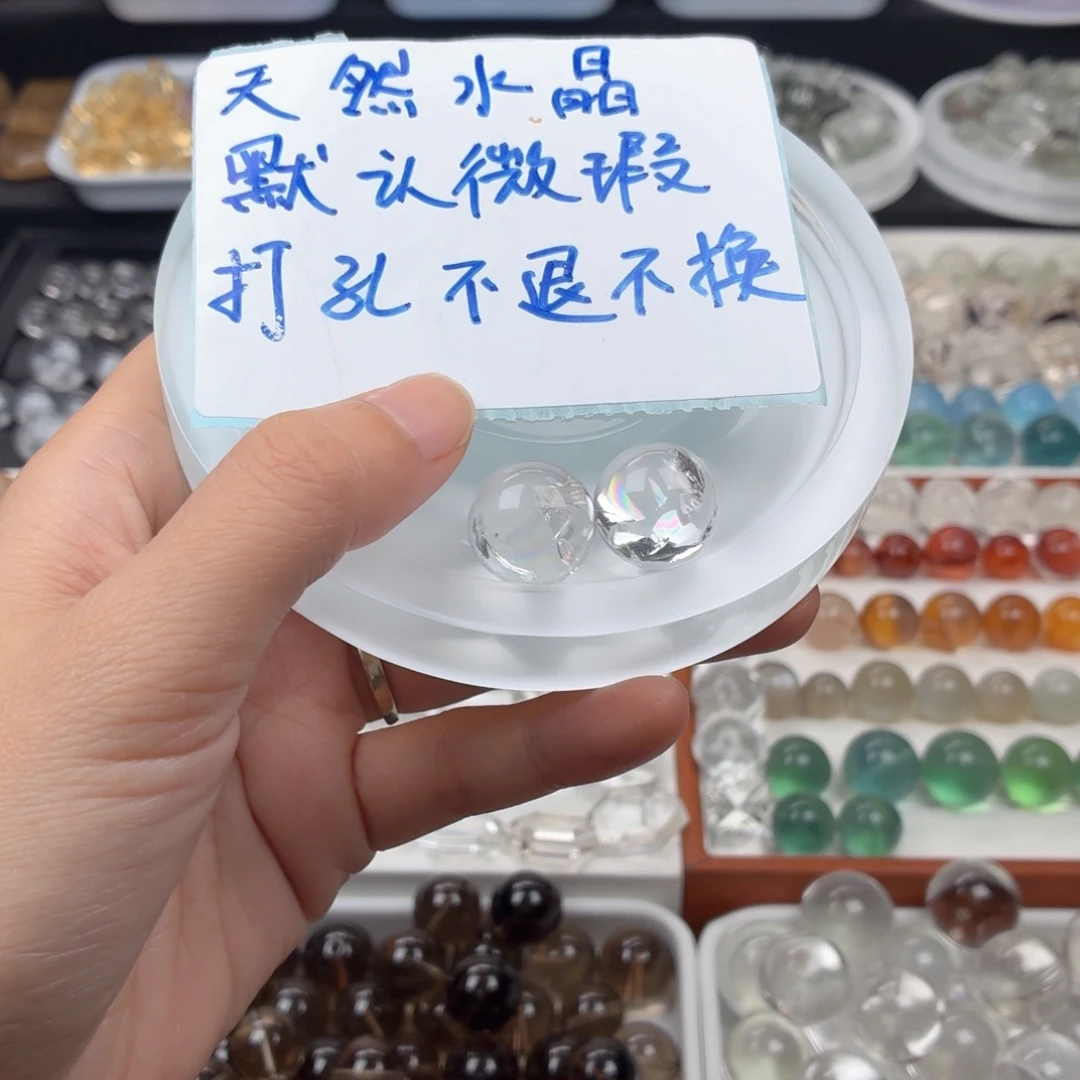 白***。吊坠(不含链)未镶嵌水晶