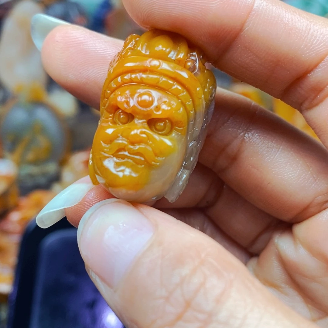 石英质玉（黄龙玉）未镶嵌颈饰