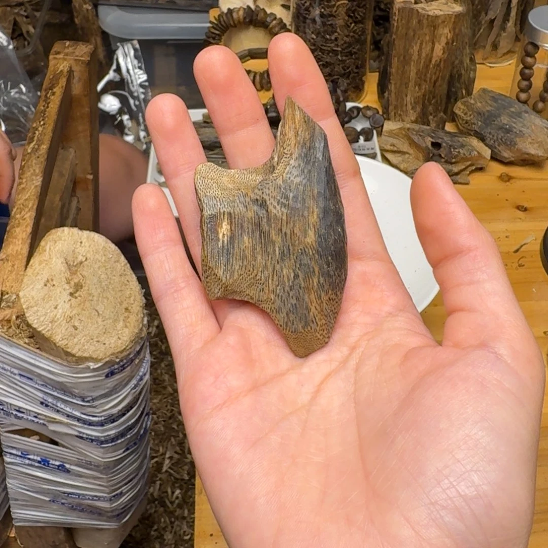 沉香碎屑沉香一代苗白棋块料12克