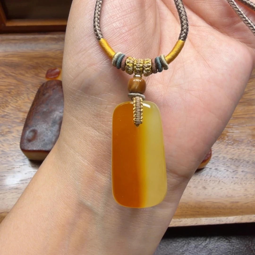 琥珀未镶嵌吊坠(赠链)