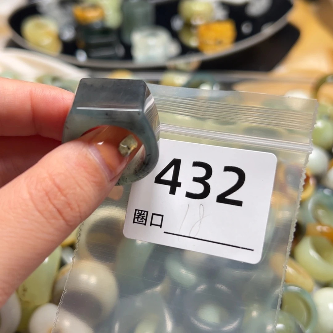 恰****蛇纹石玉未镶嵌戒指