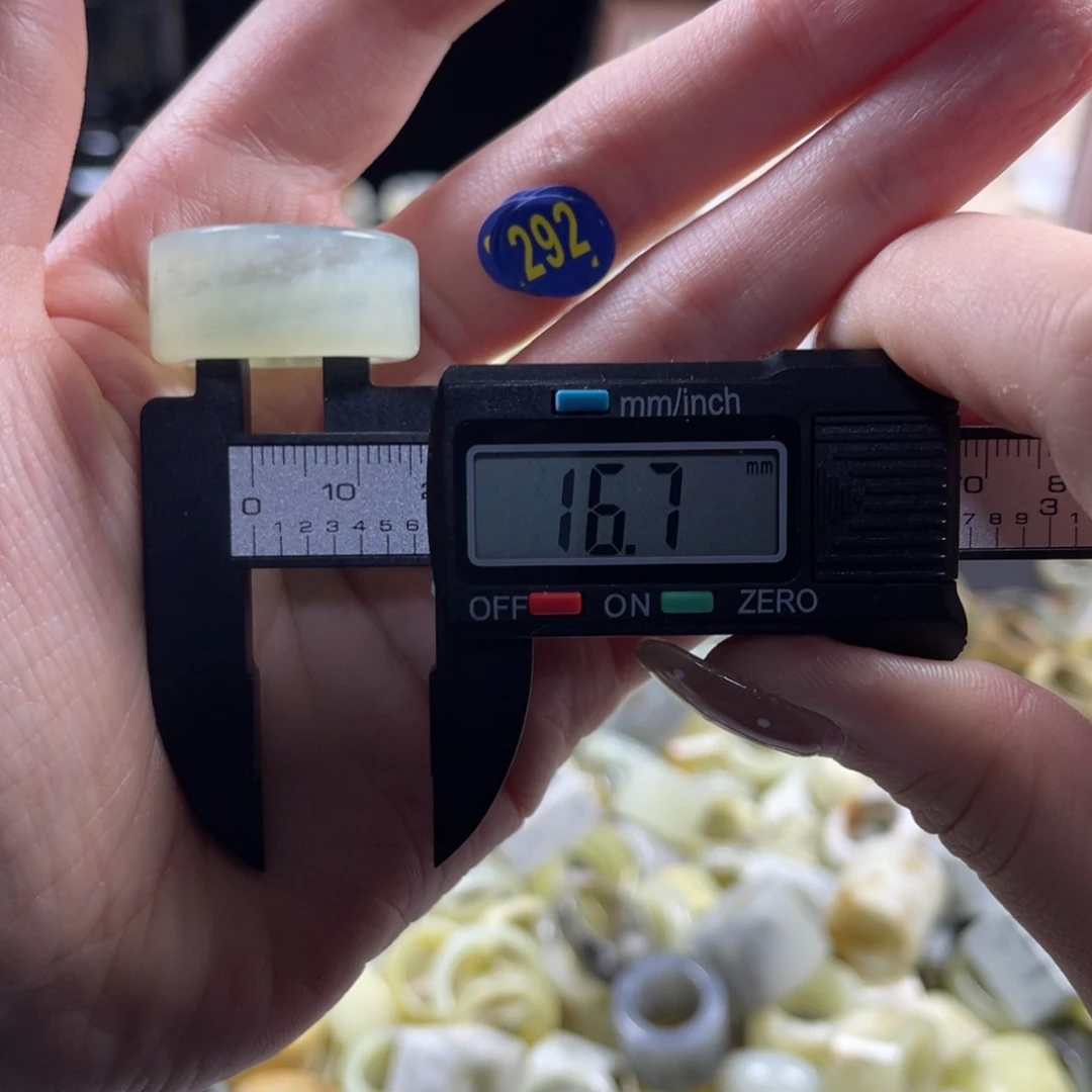 蛇纹石玉未镶嵌戒指