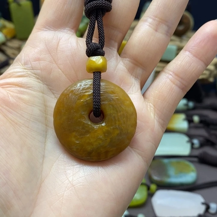 蛇纹石玉未镶嵌挂件