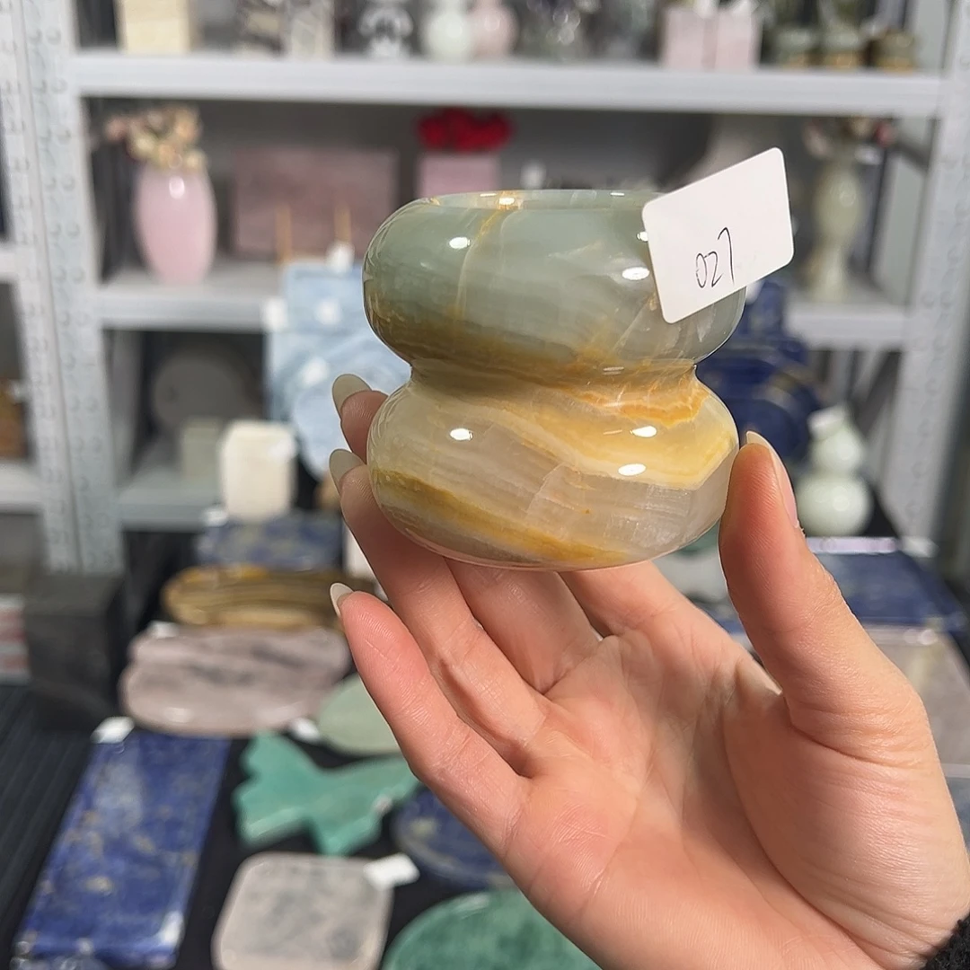 石材烛台。   027。