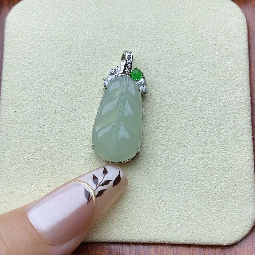 颈饰未镶嵌翡翠叶子挂件