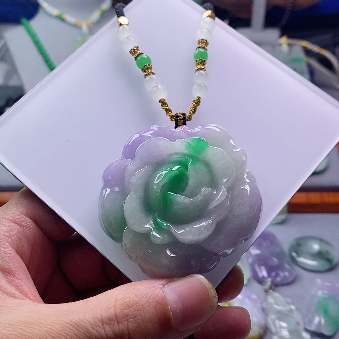 翡翠未镶嵌吊坠(赠链)