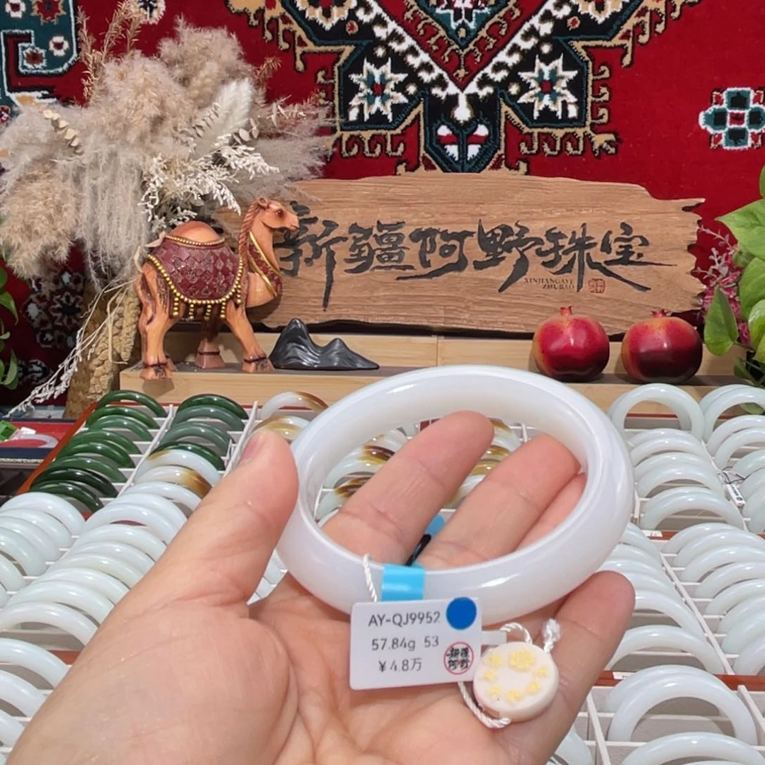 未镶嵌手镯（贵妃镯）和田玉天然新疆羊脂级上等且末老料