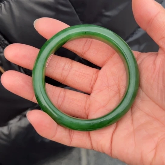 和田玉手镯未镶嵌俄罗斯7矿卡57正圈冰辣阳绿红皮老料