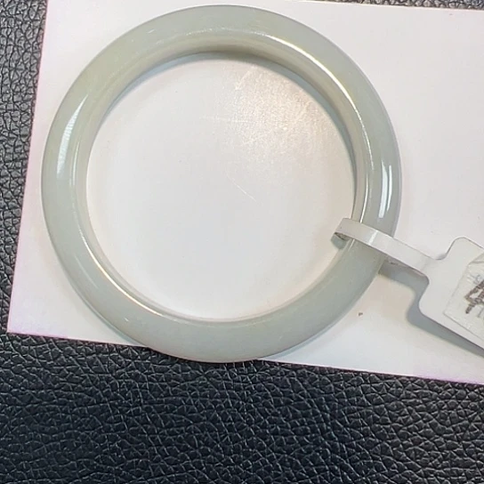 翡翠手镯未镶嵌翡翠手镯