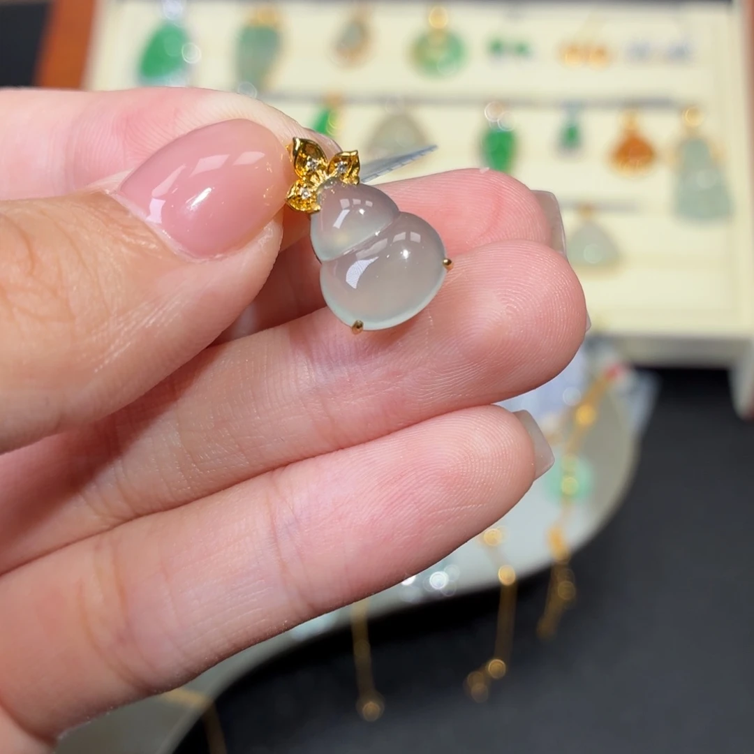 翡翠18K金镶嵌颈饰