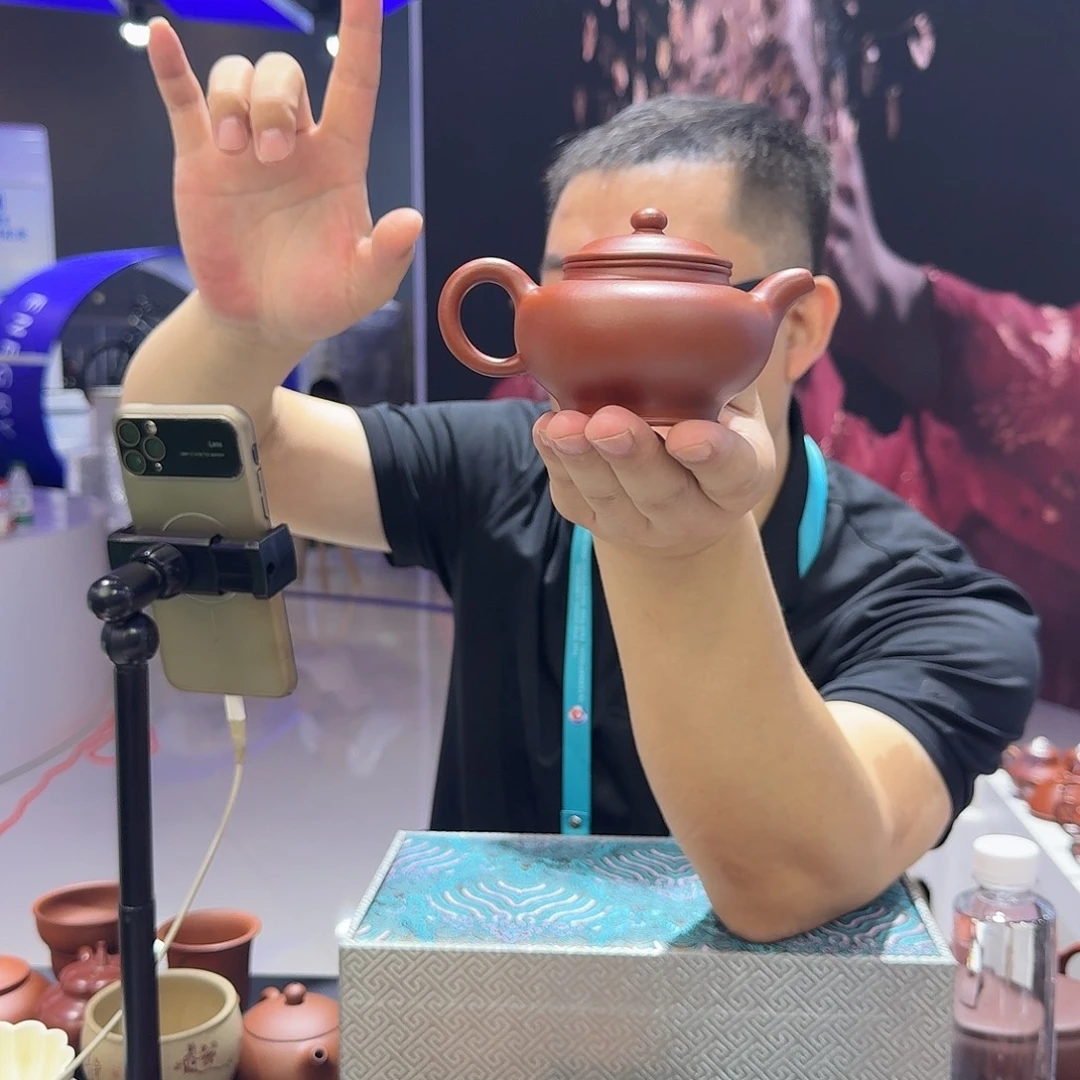 清***＊紫砂茶杯朱泥全手掇只   180CC