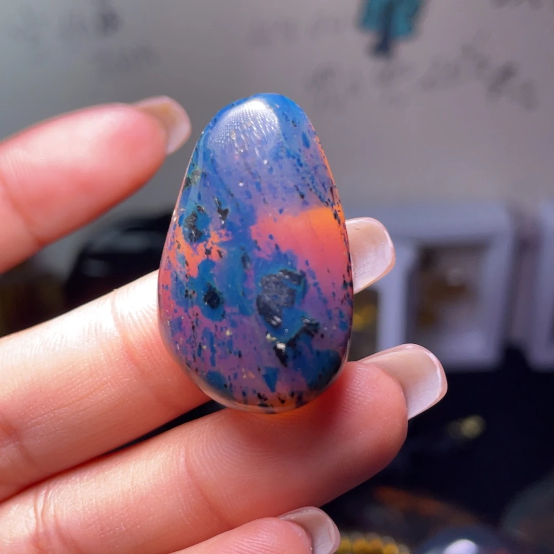 未镶嵌琥珀裸石！