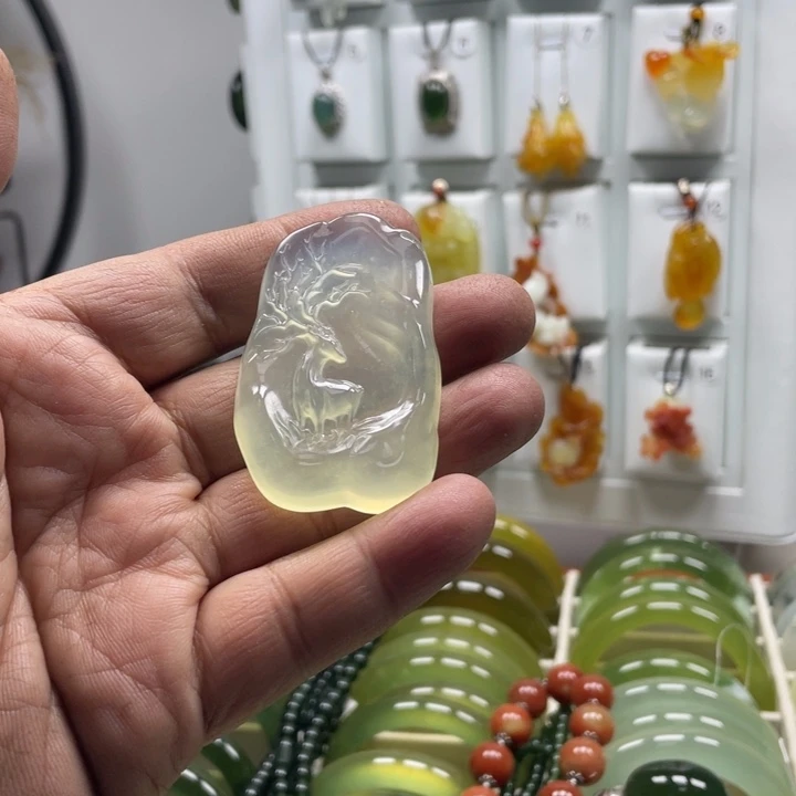 蛇纹石玉未镶嵌颈饰