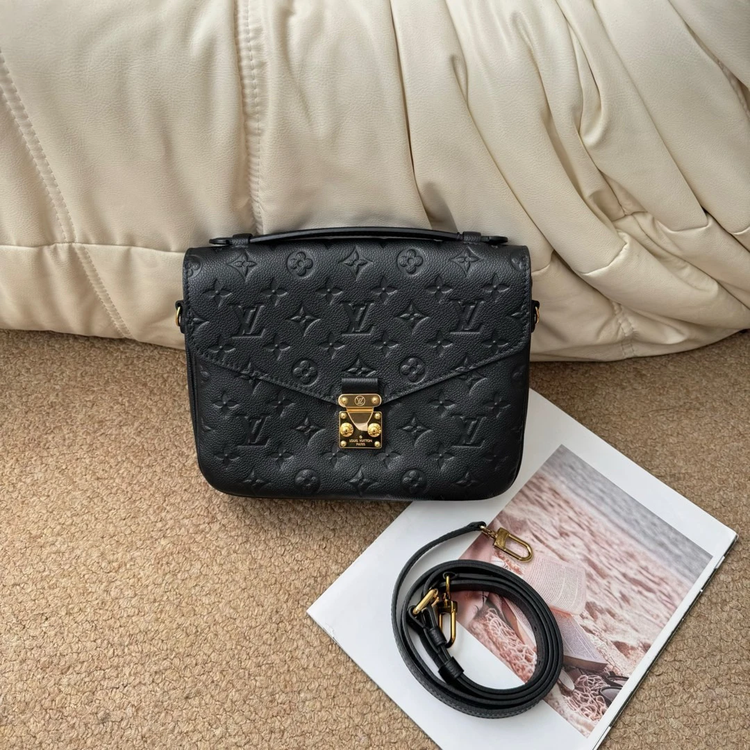 95新 LouisVuitton/路易威登 Lv黑金牛皮压纹邮差包678863601
