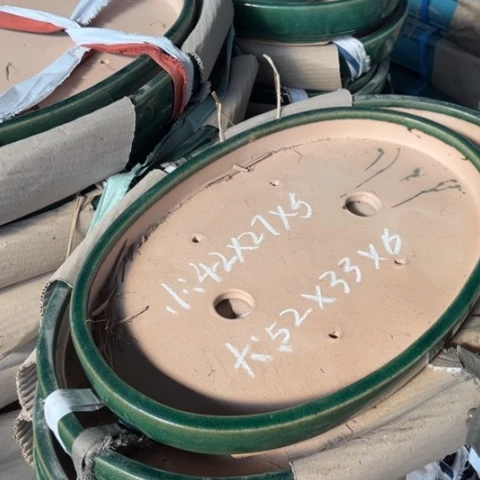 150-4。    微瑕。