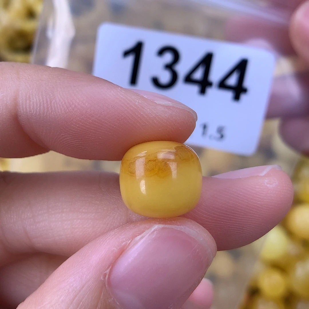 未镶嵌琥珀珠宝奇石12