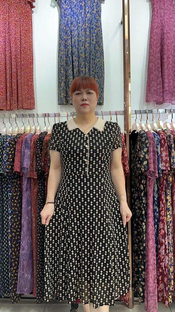 2025新款夏季中老年妈妈连衣裙碎花气质显瘦休闲百搭妈妈连衣裙