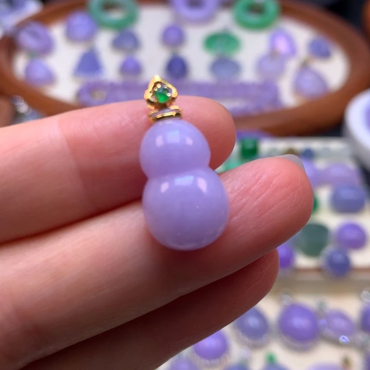 翡翠18K金镶嵌颈饰红春紫葫芦