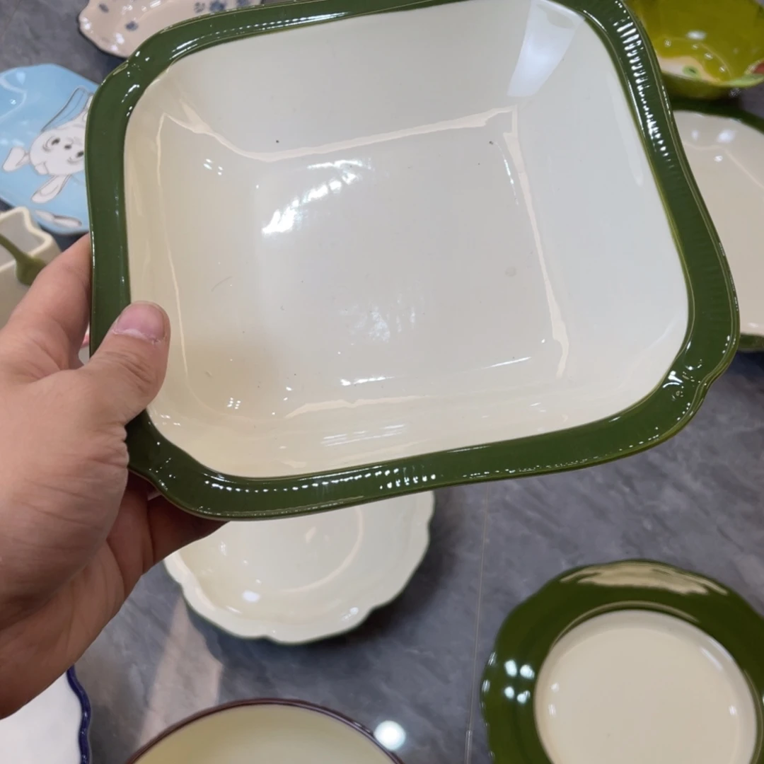 陶瓷微瑕餐具介意勿拍，满18飞！