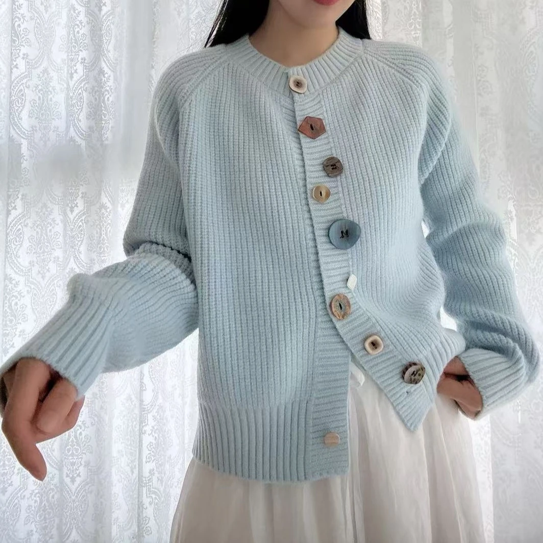 2025年超好看纯色奶系秋冬新款女宽松韩版针织衫加厚毛衣开衫女