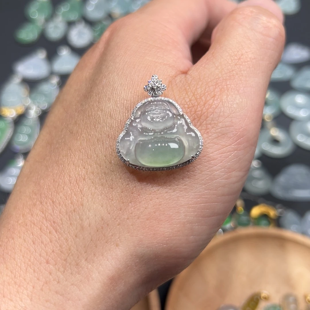 翡翠18K金镶嵌颈饰佛公