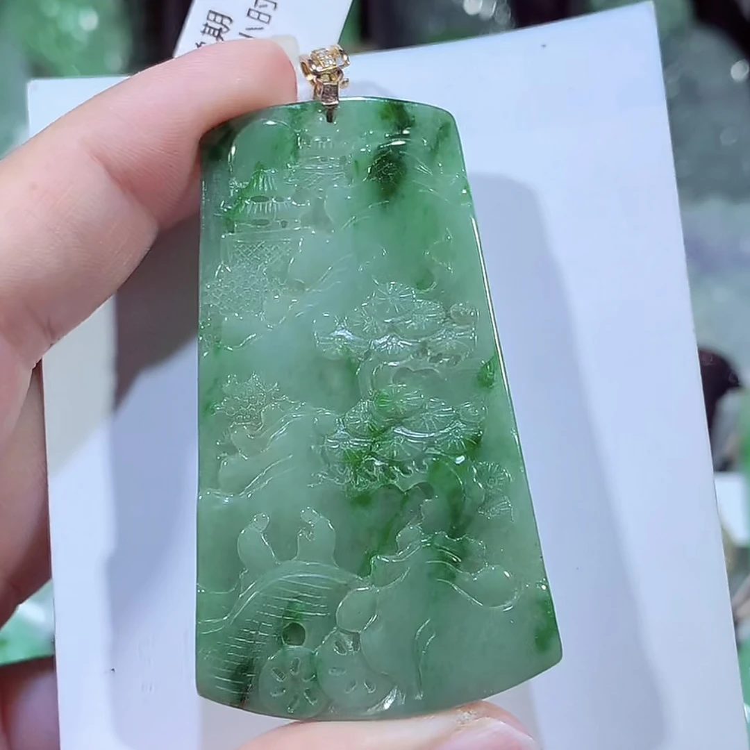 缅甸天然A货翡翠飘绿山水吊坠