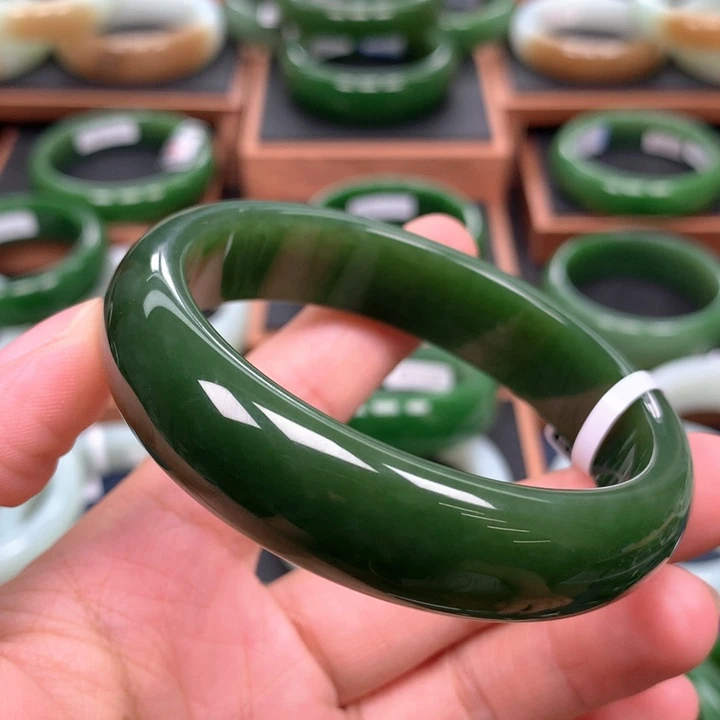 未镶嵌手镯和田玉（碧玉）