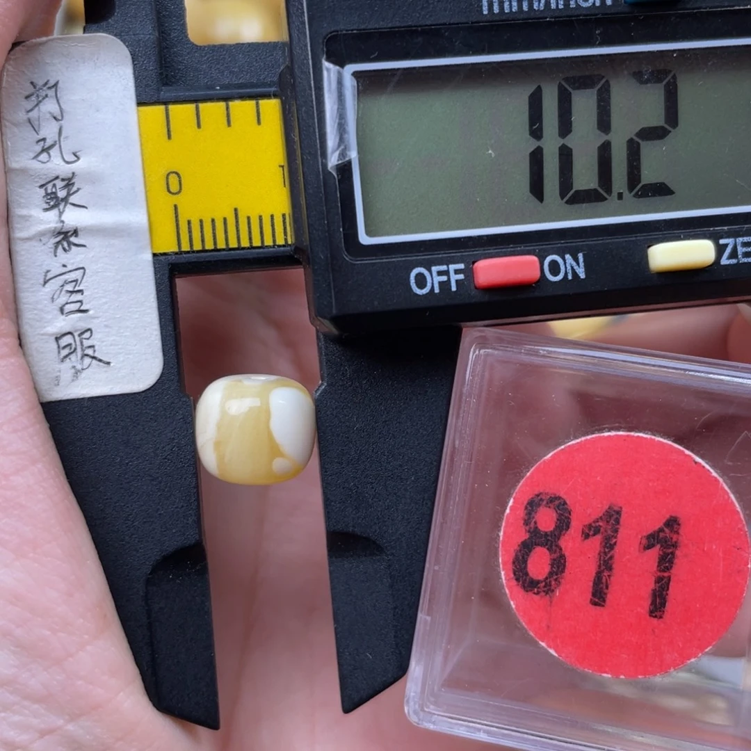 蜜蜡未镶嵌珠宝奇石