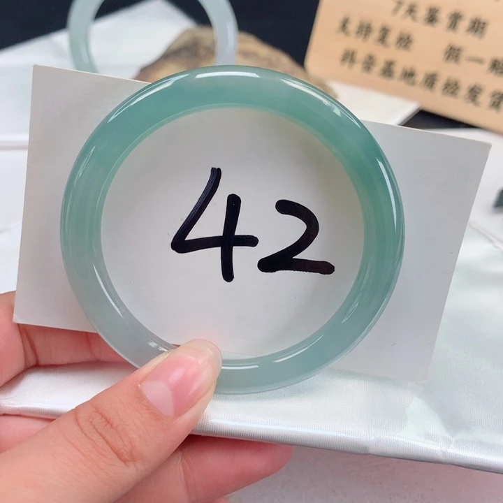 翡翠手镯（圆镯）未镶嵌美人条53.54