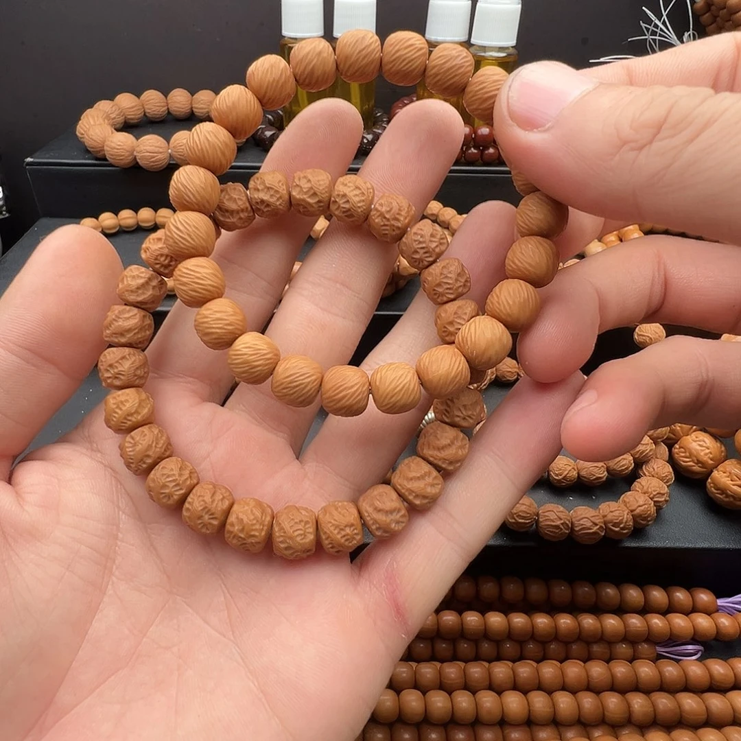 ᝰ***、手串猴头核桃关山加云锦