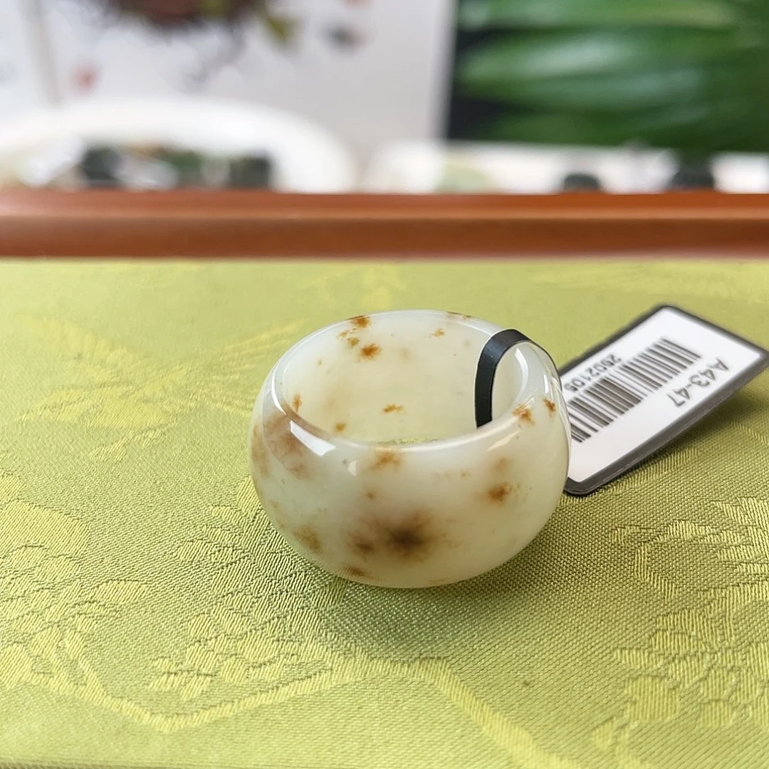 未镶嵌戒指和田玉c61 白底桂花墩墩17.0 不退换