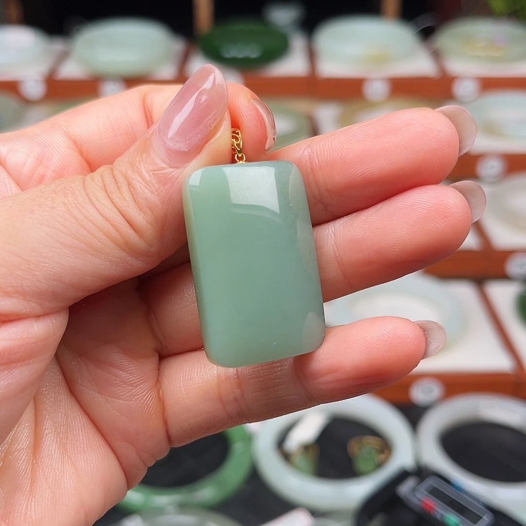 M***恬和田玉18K金镶嵌颈饰