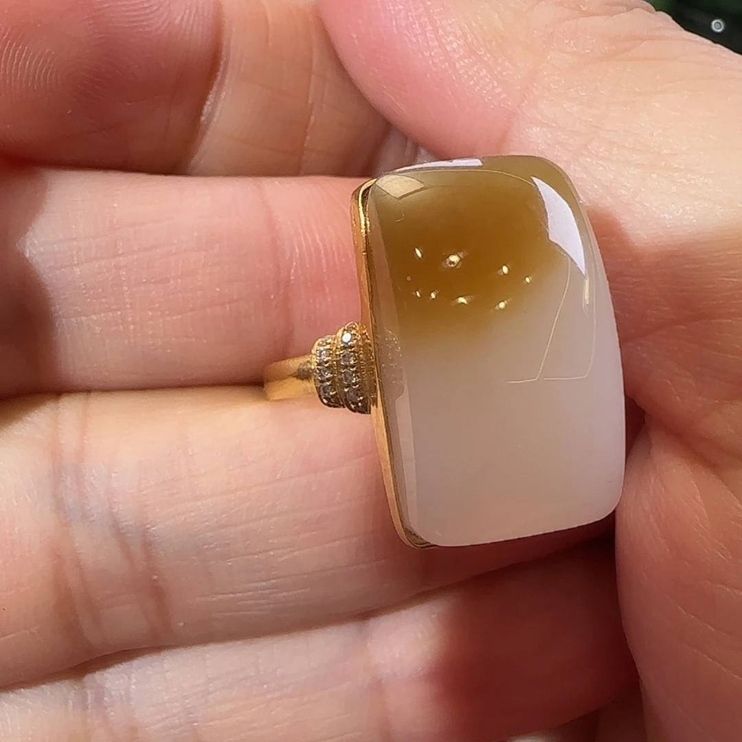 登***a和田玉18K金镶嵌戒指