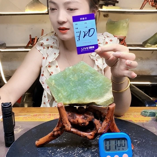 【闪购商品】未镶嵌蛇纹石玉原石萌*男