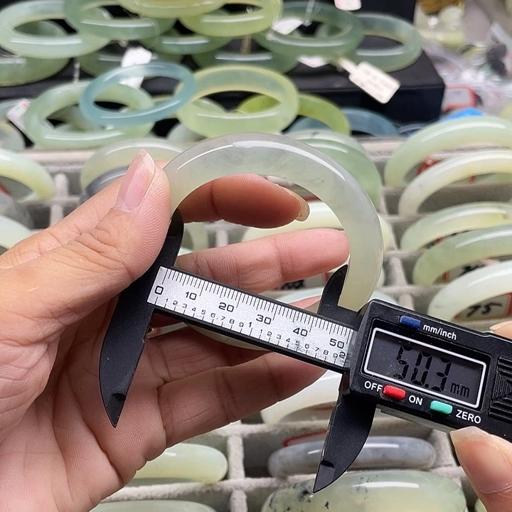蛇纹石玉未镶嵌手镯56