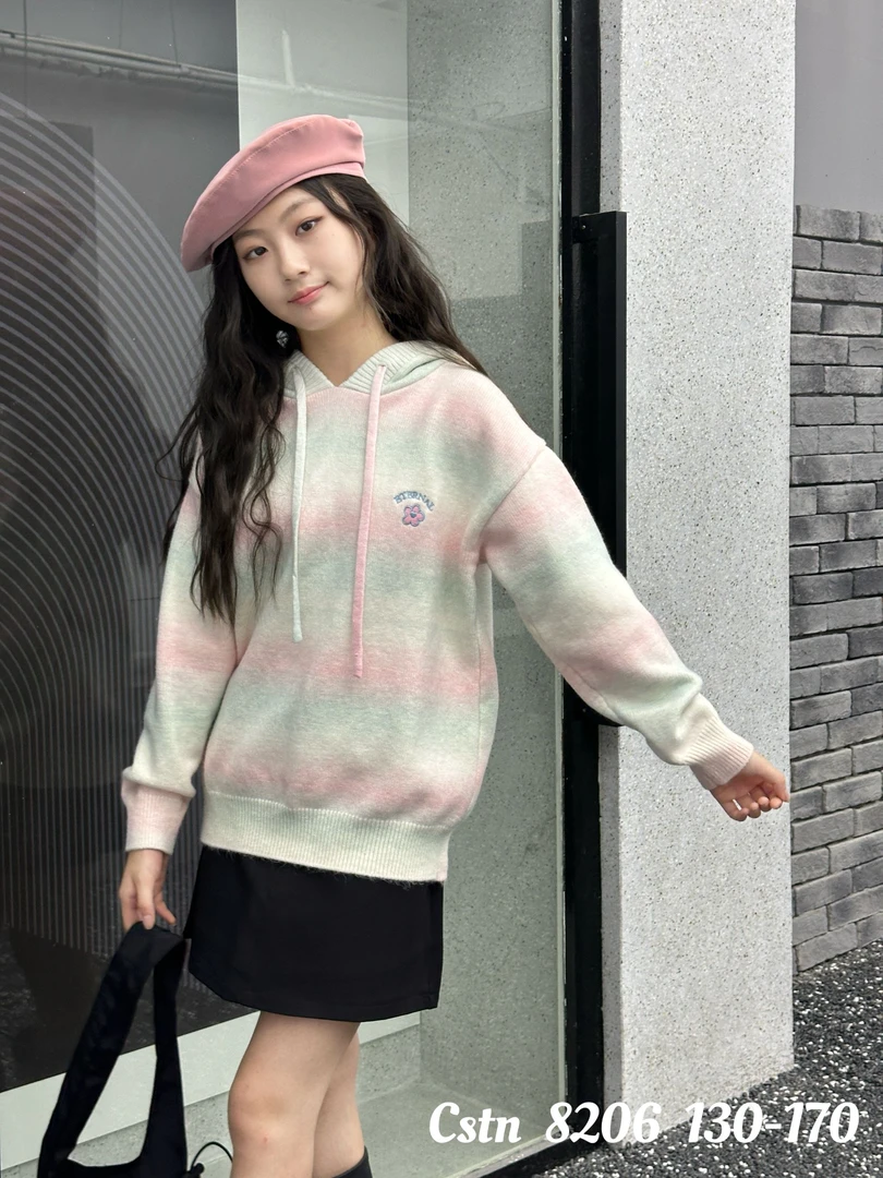 M8206女童渐变帽衫小花毛衣