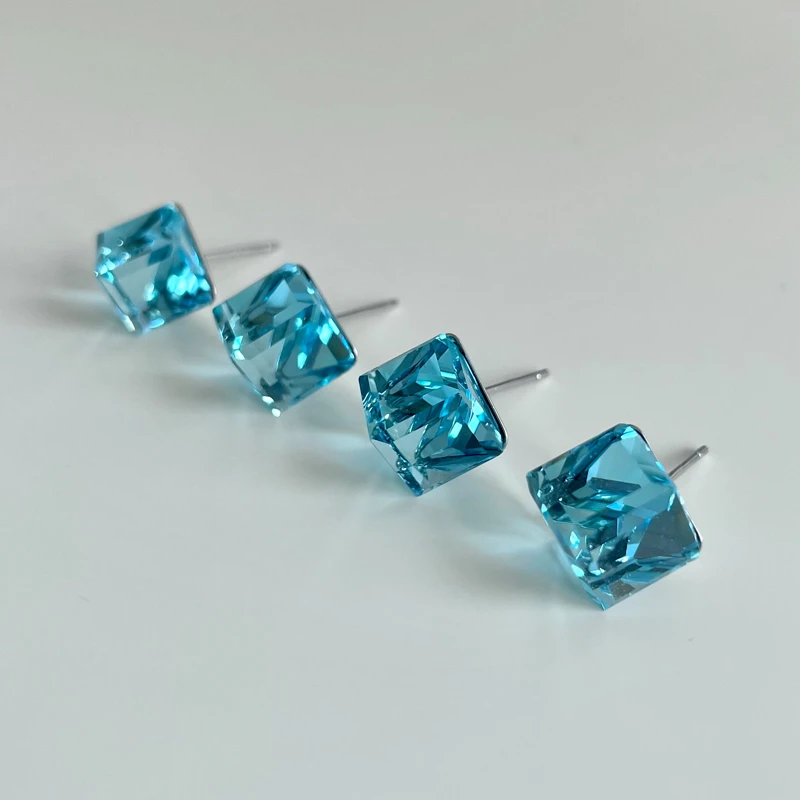 铜合金耳饰 爆闪蓝色耳钉2026小众新款简约百搭小巧显白通勤耳饰