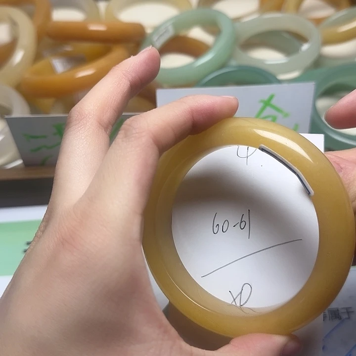 石英质玉未镶嵌手镯