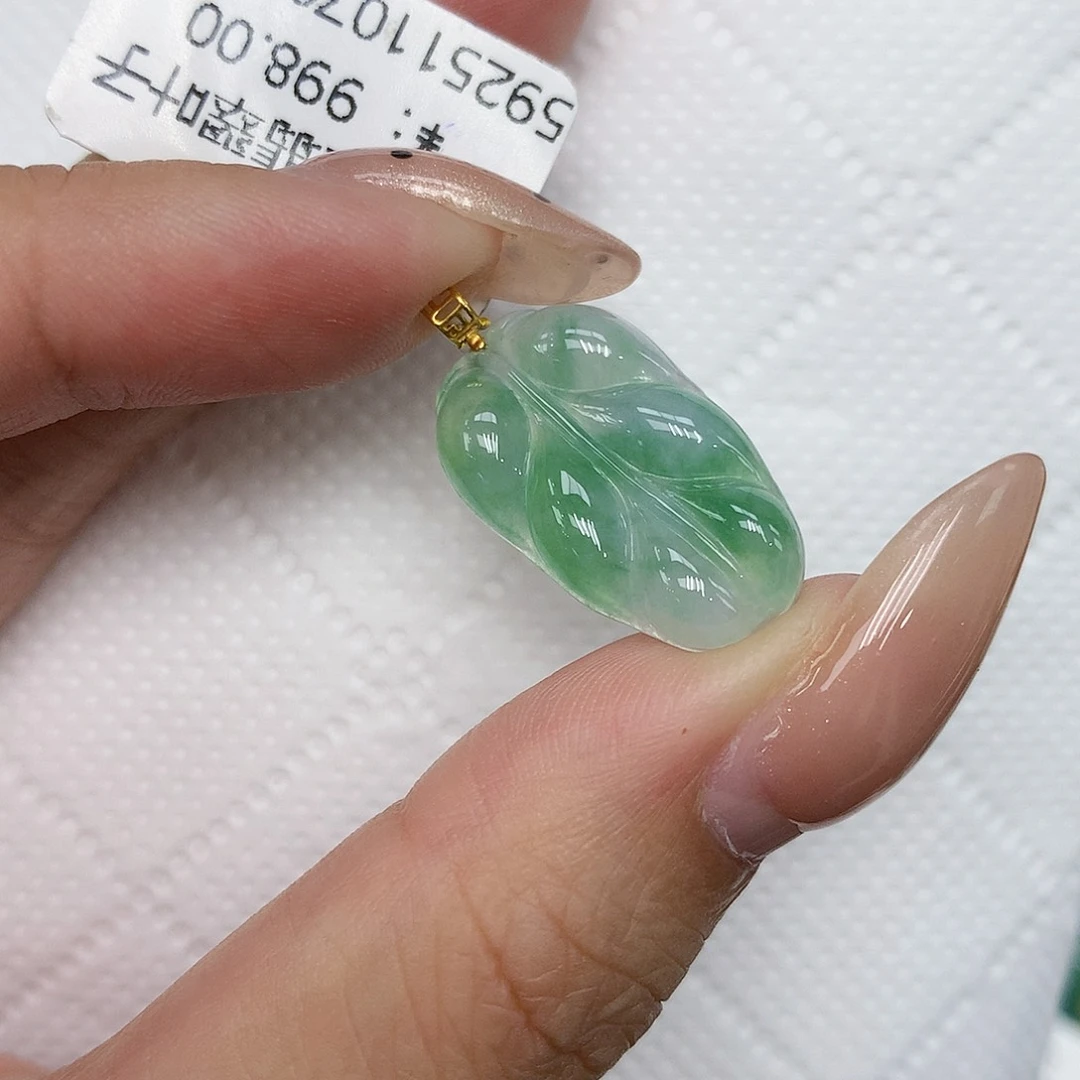 颈饰18K金镶嵌翡翠