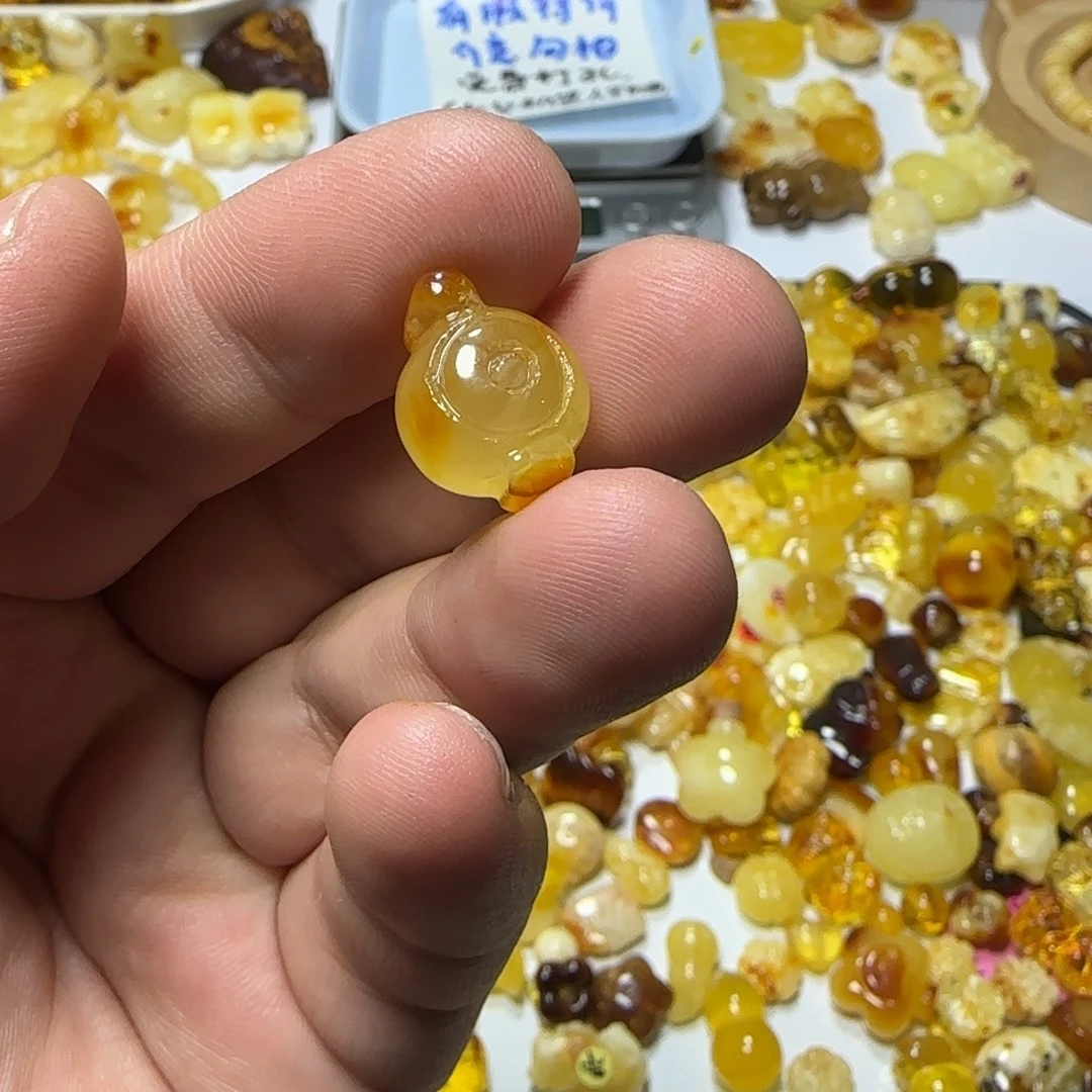 琥珀未镶嵌裸石1.15克