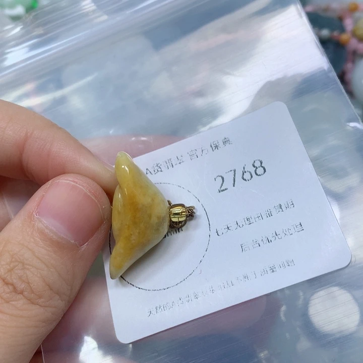 翡翠挂件未镶嵌翡翠