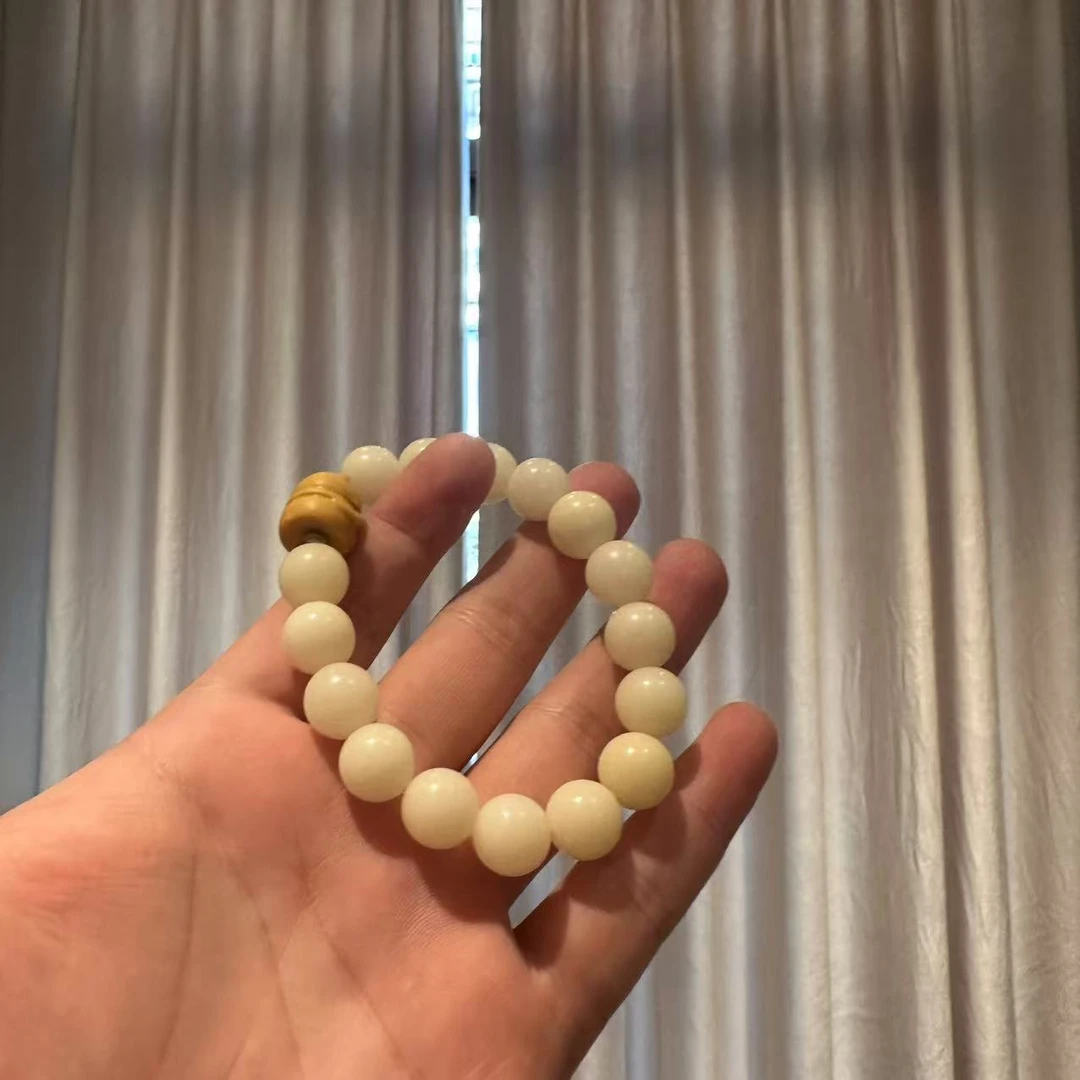 走进万家专属 F214 手串