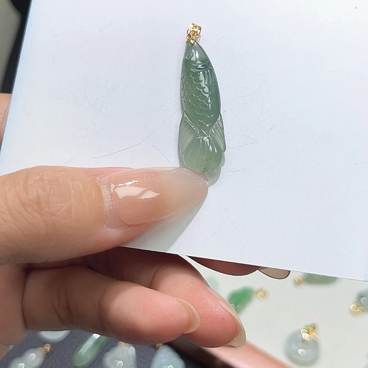翡翠18K金镶嵌颈饰