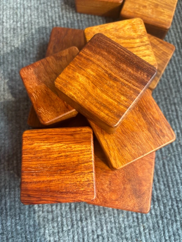 缅甸花梨大果紫檀磁吸扣盖盒5.5×5.5×2.2