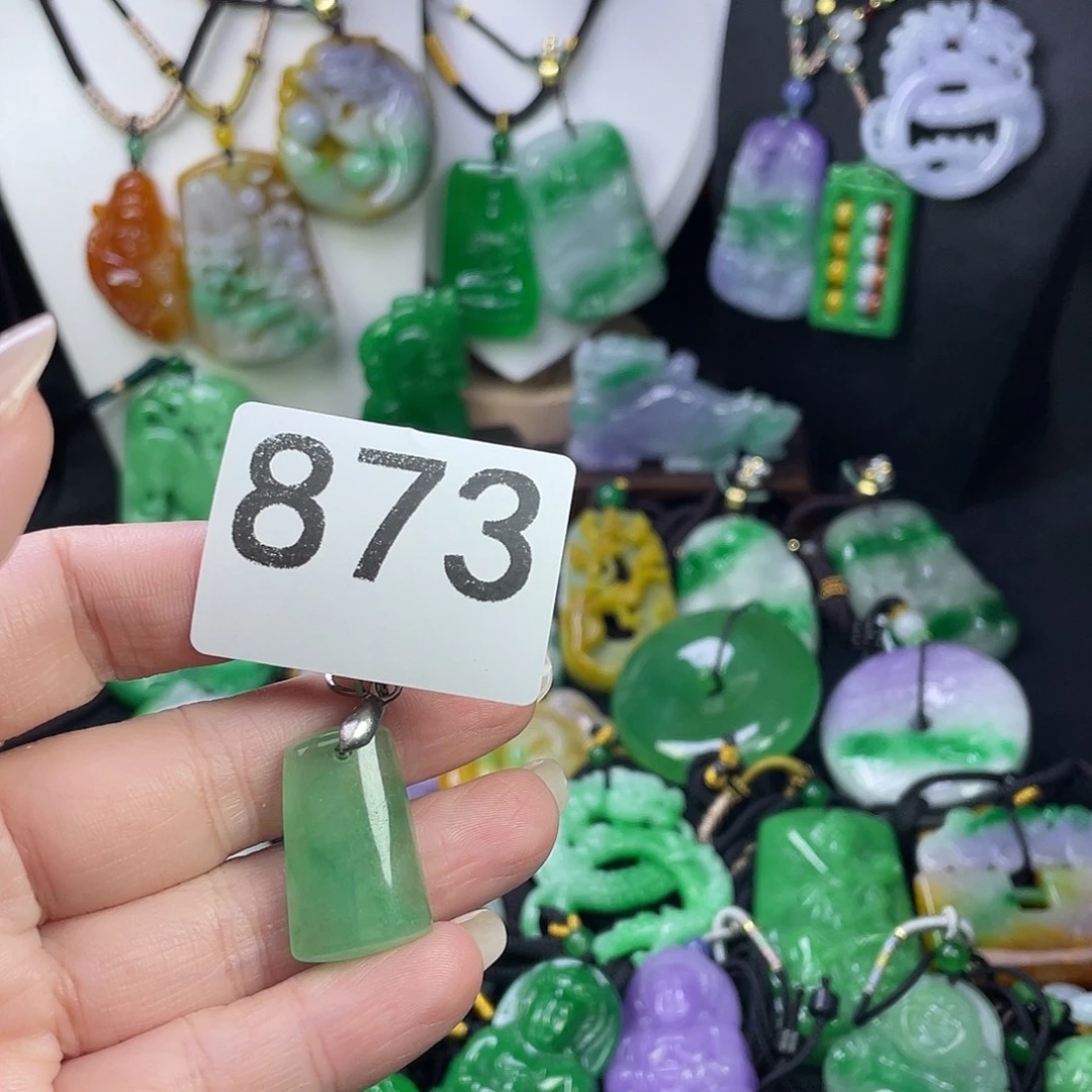 翡翠未镶嵌吊坠(赠链)