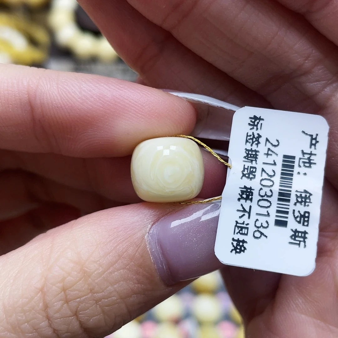 琥珀珠宝奇石未镶嵌12.2*10.7mm